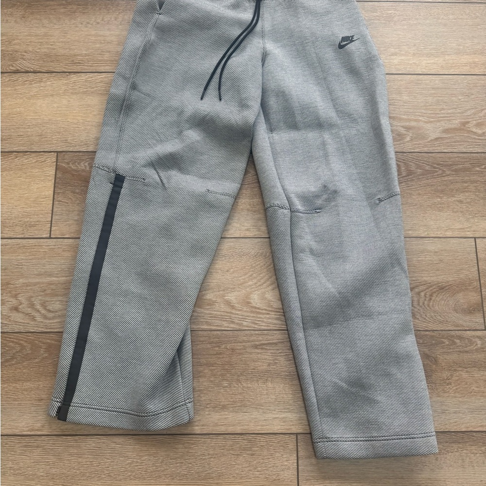 Nike Women’s Sweatpants Small Gray Activewear Elastic Waist High Waist